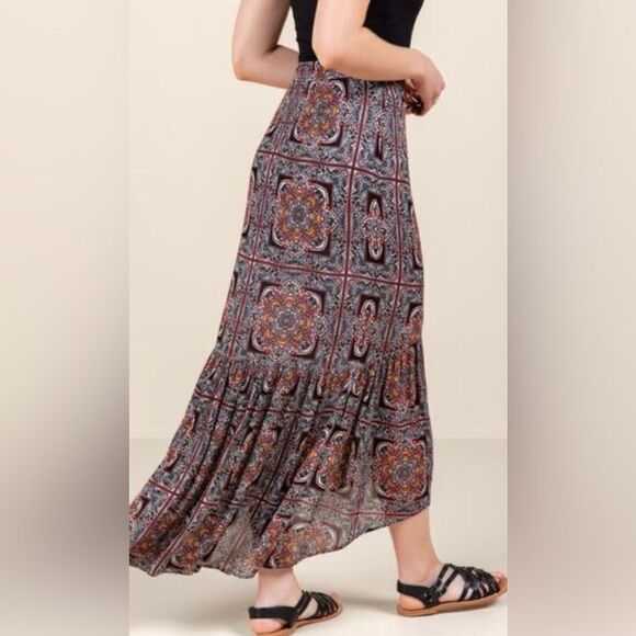 Blue Rain Size Small high/low bottom ruffled skirt crepe like material - Picture 2 of 14